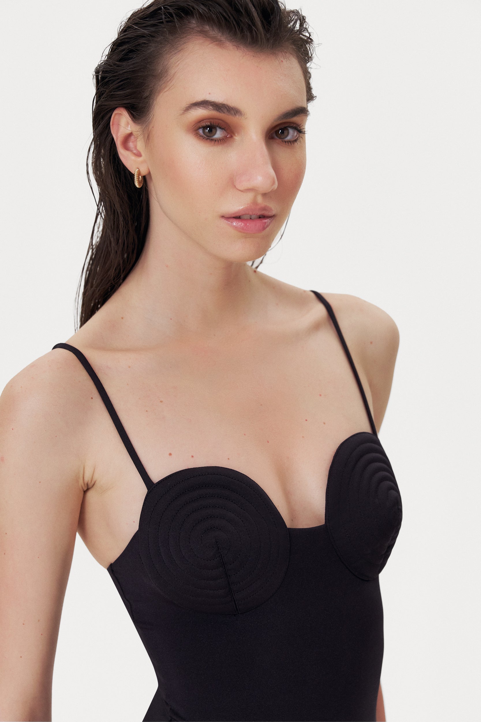 Noire Spiral Round Cup One Piece